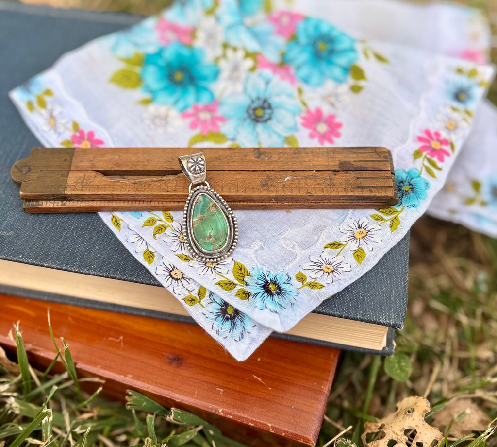 Dally Up Pendant